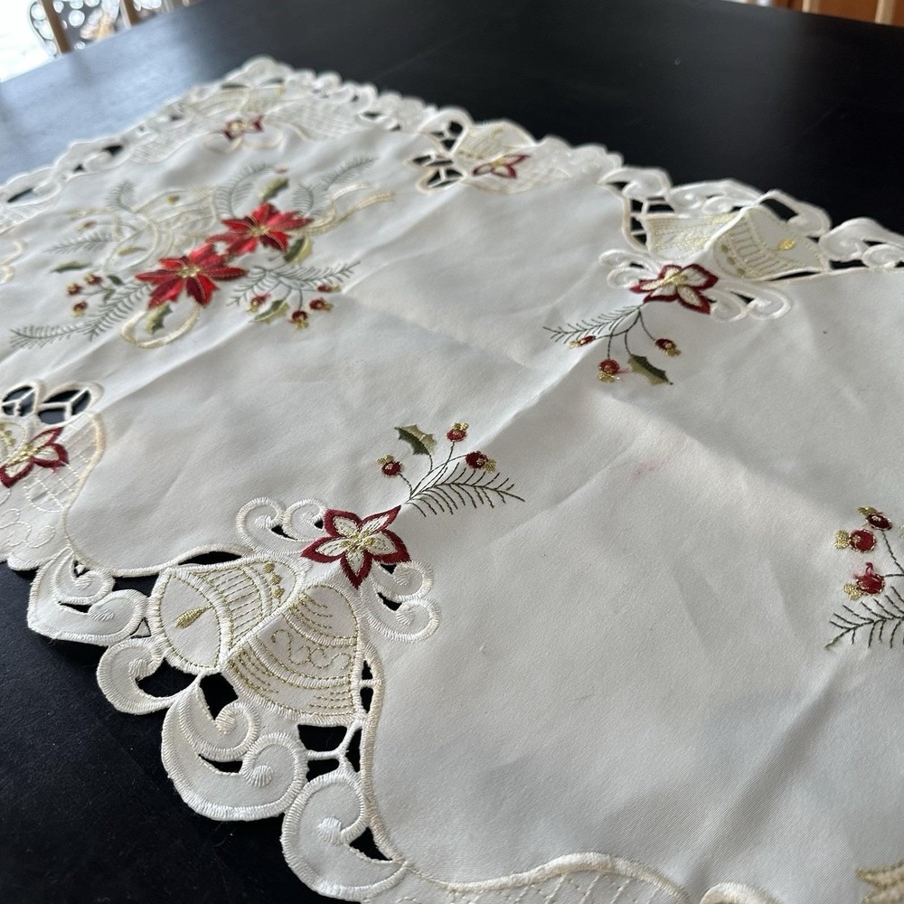 VTG New Poinsettia Cutwork‎ Table Piece Cream Rectangle Christmas Centerpiece - Picture 2 of 6